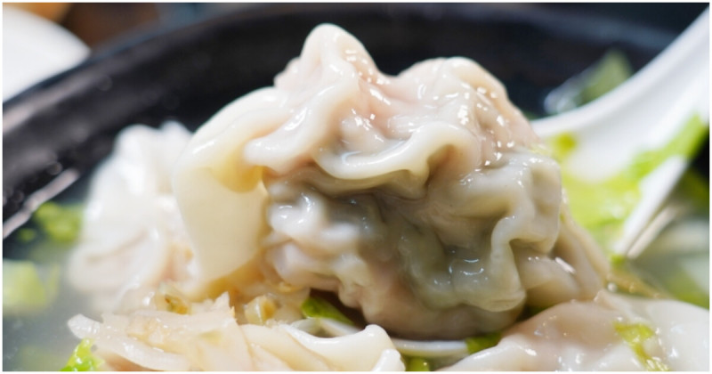 高雄苓雅區美食推薦！「金大麵食坊溫州餛飩大王」高雄餛飩老字號專賣店，剝皮辣椒餛飩必吃。