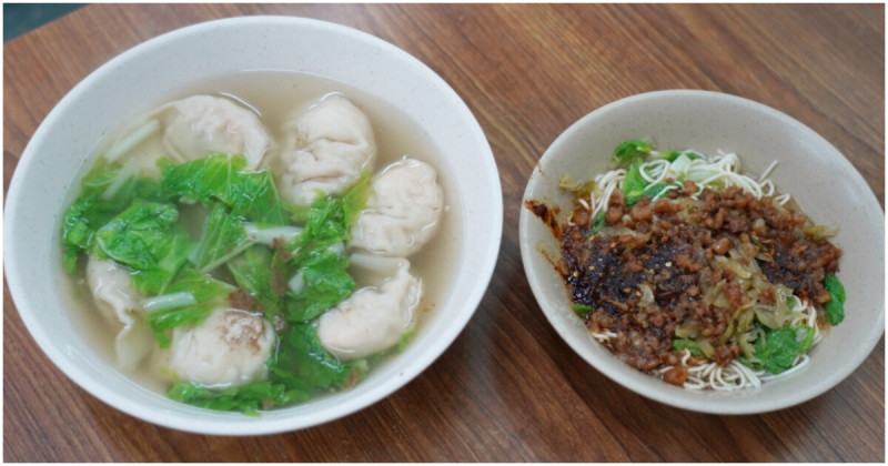 台中向上市場必吃美食！江家餛飩 銅板價巨無霸鮮蝦餛飩，麻辣乾麵也推薦。