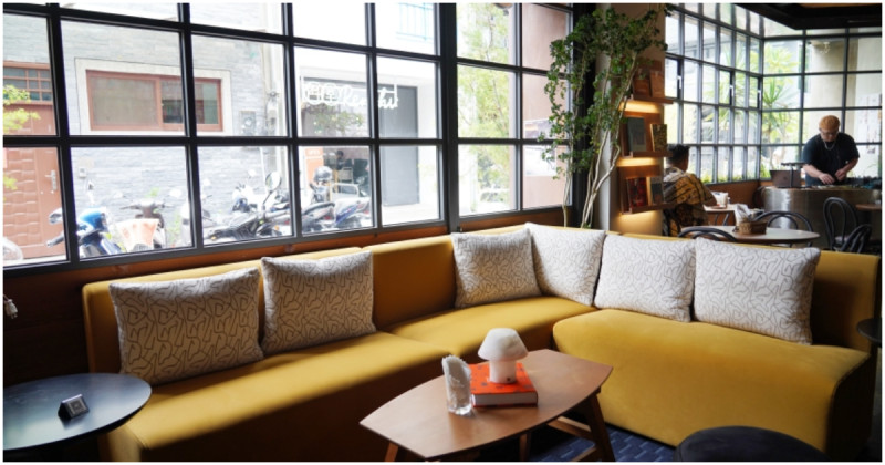 台中勤美誠品美食推薦！做咖啡 hecho cafe & wine強勢回歸，空間菜單全面升級，自然酒喝起來。