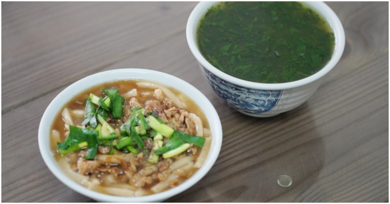 永安市場大麵羹！30年台中銅板小吃，跟著台中人吃早餐，大麵羹配麻薏湯。