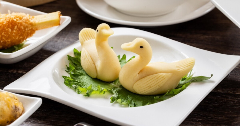 港點控必看天成翠庭全新港點！脆漿茄蝦餅 甘蔗炸蝦球等創意美味每份120元起。