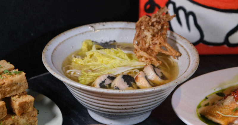 藏在通化夜市拉麵！SOMMÉ澄清雞湯拉麵新登場，新菜單拉麵控吃起來。