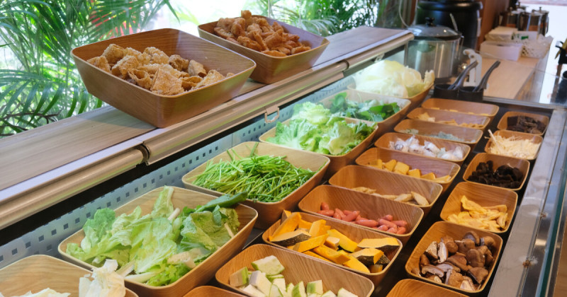 永和火鍋吃到飽339元！鮮牧火鍋永和開到凌晨1點，水豚牛奶鍋必點。