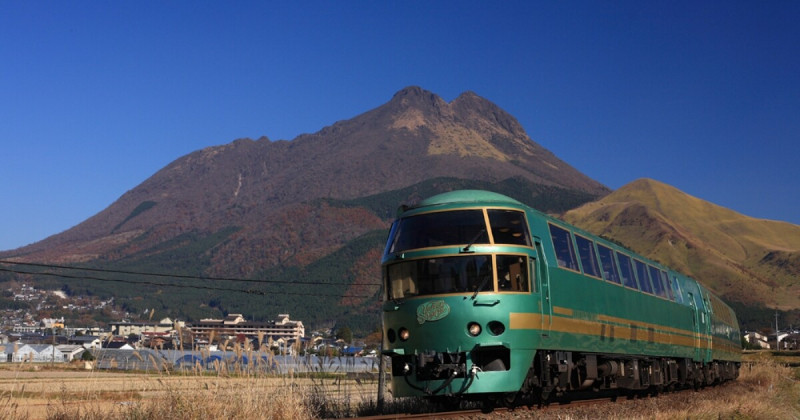 日本鐵道自由行必看！KKday推九州觀光列車免手續費優惠，熱門景觀座位先卡位再享25％回饋。