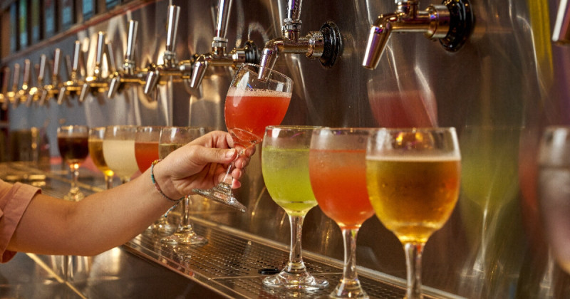 GODIVA雪糕吃到飽！信義區火鍋「椒朋友」不限時，酒牆喝到飽上班族很需要。