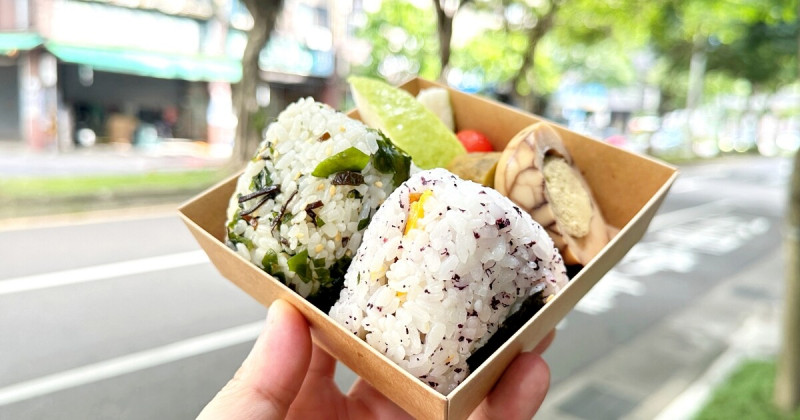 讓孩子愛上吃飯的日式手作飯糰！寶米丸讓日本職人精神與台灣花東米完美結合，吃一口就愛上。