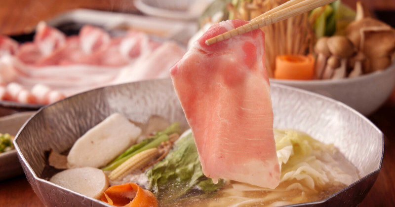 台北雙城街美食加一！黑毛屋日式火鍋380元開吃，多送一盤肉吃超飽。