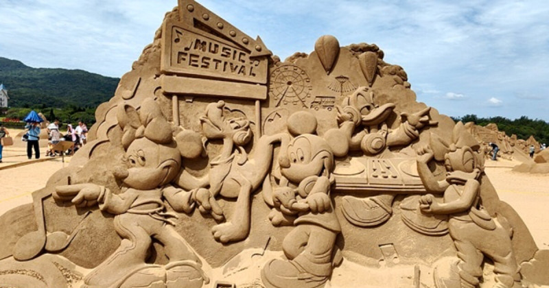 新北福隆沙雕季倒數！順遊舊草嶺隧道、吃異國美味，還沒去的快出發。