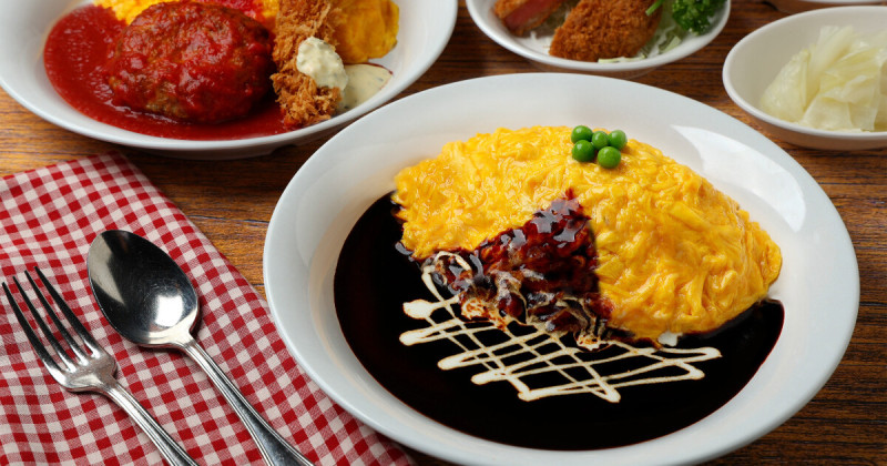 羽田機場新開店！銀座蛋包飯名店進駐羽田機場，飛機造型兒童餐和昭和風汽水可愛又好拍。