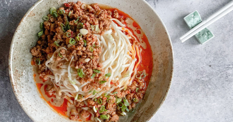 泡麵控要吃！2025十大最強泡麵榜單出爐，前3名微風超市就能買。