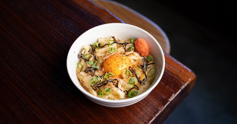 東門美食地圖更新！臺虎居餃屋三週年限定菜單曝光，體驗金華街最熱血的深夜食堂暴走集會。