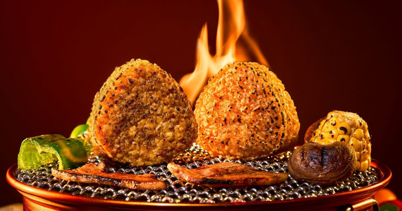 中秋烤肉必備選擇！「荷卡料理所」烤飯糰全聯家樂福限時優惠帶來日式炙烤新體驗。