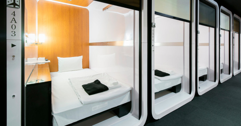 沖繩那霸機場內全新住宿「First Cabin」開幕，下飛機秒check-in太便利啦。