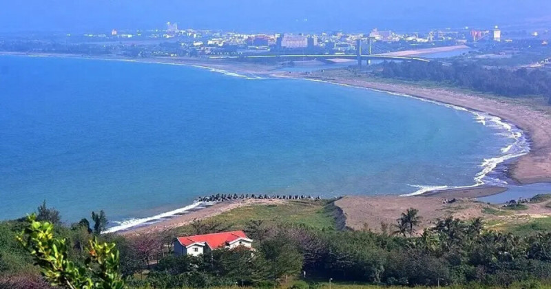 屏東車城順遊推薦！龜山步道登高望海、福安宮祈福，看海美術館看最新展覽。