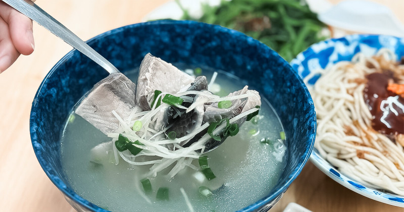 大甲鎮瀾宮美食！鼎鱻鮮魚湯 在地人都推這間，菜單蔥燒石斑魚必吃。