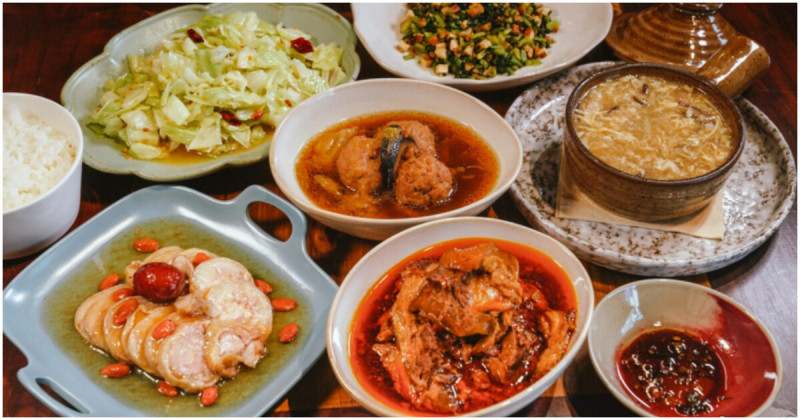 高雄眷村美食推薦！姥姥燉肉懷舊盒餐 江浙姥姥傳下來的傳統好味，姥姥燉肉、獅子頭必吃。