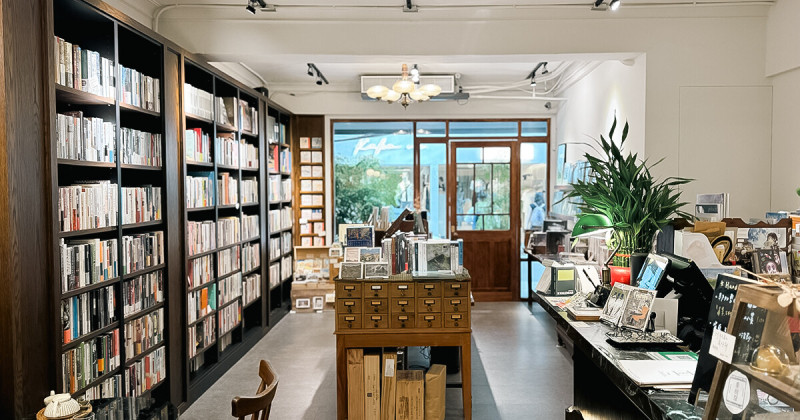 中山站深夜咖啡廳推薦！奎府聚書店 營業到晚上10點，超美復古獨立書店必拍。