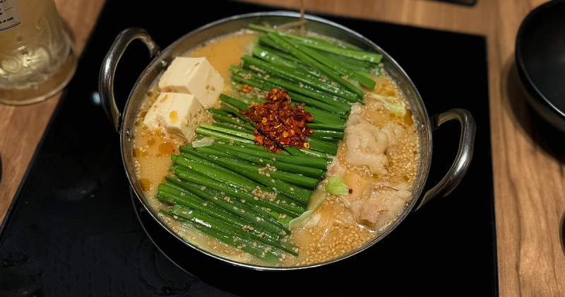 福岡必吃牛腸鍋！博多大山牛腸鍋 一個人也能吃，福岡機場、天神皆有、宵夜也能吃。