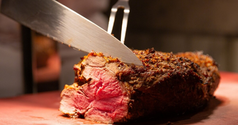 台北萬豪線上旅展「買1送1」限時快閃，必搶千元有找自助餐、冠軍烤鴨、高空牛排最低67折起。