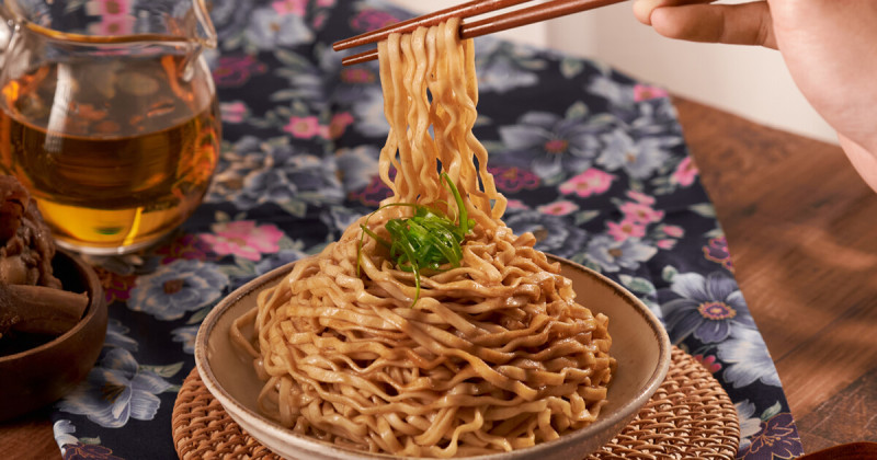 拌麵控要囤！大師兄銷魂麵舖3款新乾拌麵，半夜餓也有大師兄拌麵陪。