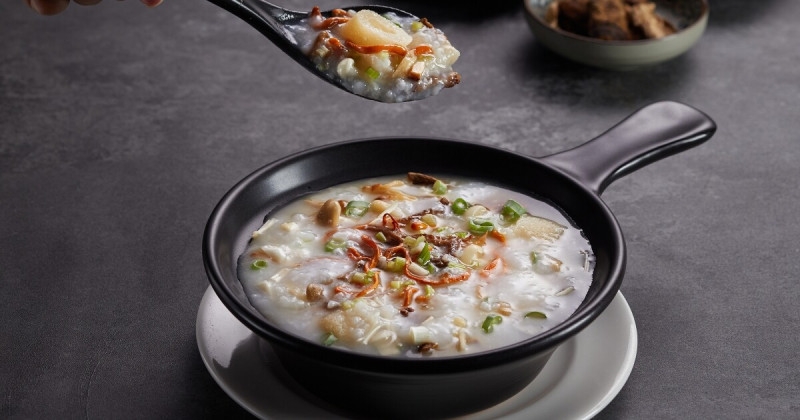 台北宵夜新地標！圓山金龍餐廳推頂級砂鍋粥牛肉麵，40年名廚許耀光打造家鄉味、賞夜景吃港點。