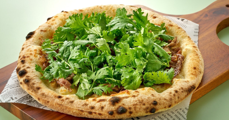 爆量香菜比薩 炸雞！堤諾比薩爆量香菜3大新品，反香菜者直呼可怕。