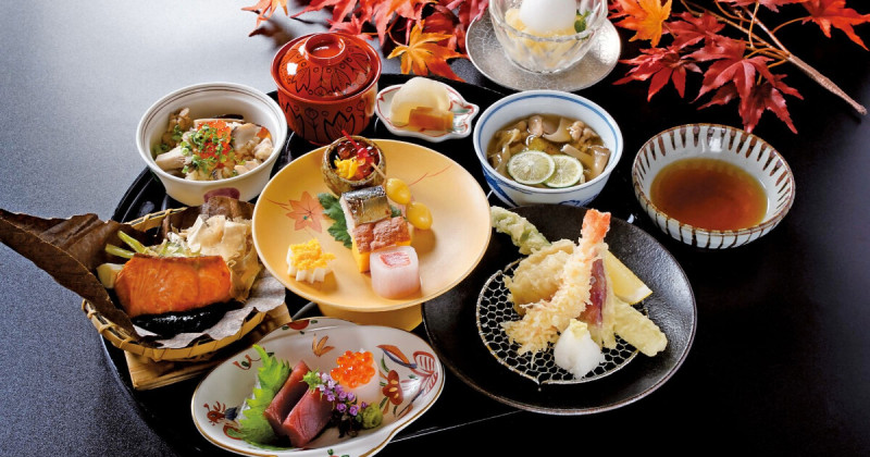 明治天皇御膳所吃懐石，東京明治記念館推出秋季限定御膳，秋刀魚壽司+銀鮭平日只要8470日圓包廂免費。
