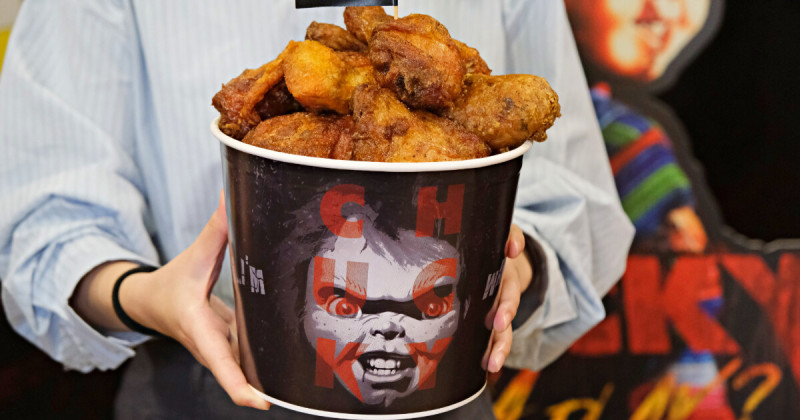 鬼娃恰吉入侵頂呱呱！鱈魚黑堡1日快閃免費吃，恰吉發條公仔要搶。