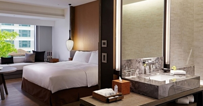 住宿費一毛沒少麻煩卻加倍！新北擴大飯店禁令衝擊國旅，民眾怒轟服務縮水房價卻沒降，環保美意變相懲罰消費者。