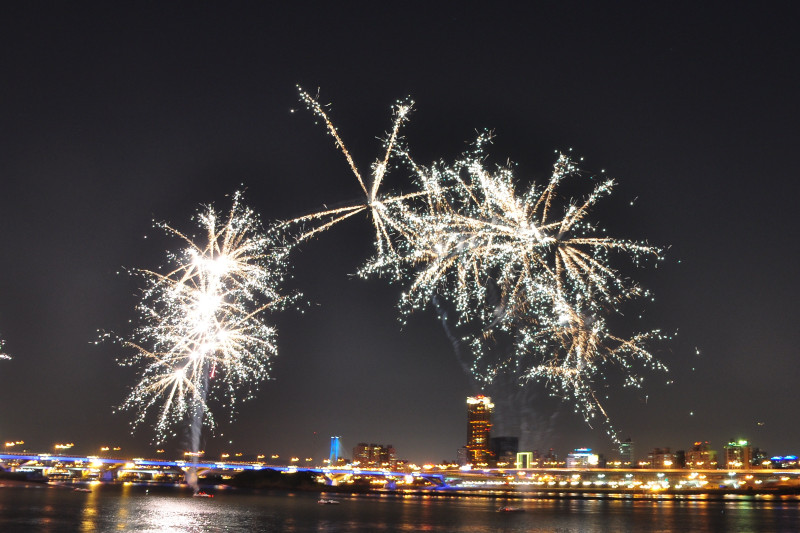 大稻埕音樂煙火節超級懶人包 周邊美食 拍攝技巧通通包辦 
