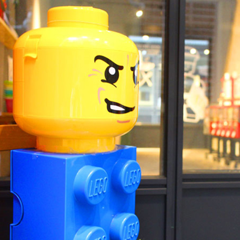 誰說主題餐廳只能拍照？200坪「公主樂糕殿」就是讓小朋友盡情放手玩樂高，還有大份量美食和輕食讓爸媽都滿意！