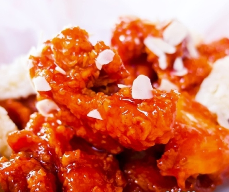 ◆高雄。左營區。美食推薦◆韓國七日七日炸雞(高雄文學店~台灣一號店)。原汁原味的韓式炸雞配啤酒初登高雄囉!!