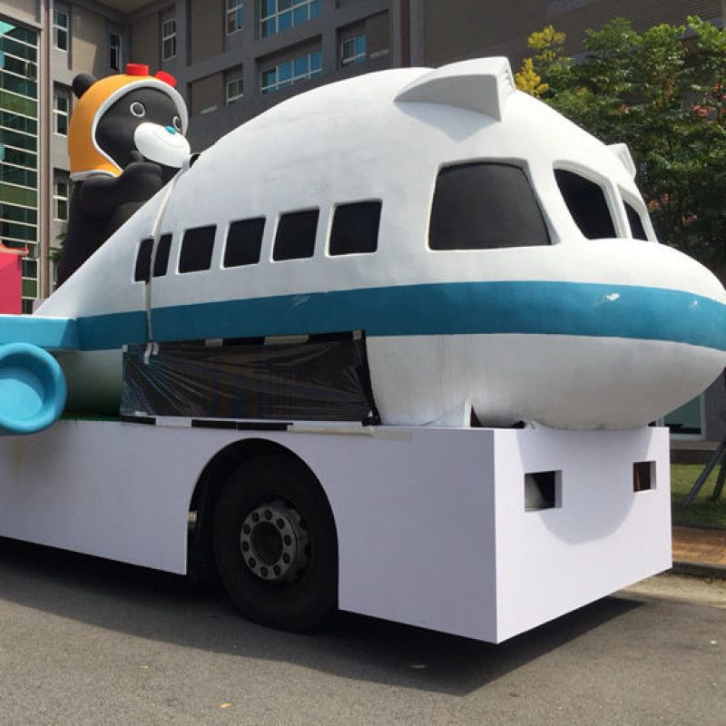 熊讚竟然轉行當飛行員！３高尺高的熊讚國慶花車，以Ｑ版飛機造型參加國慶遊行，宣傳台北市觀光。