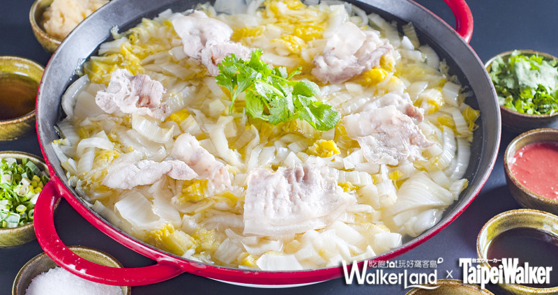 讓人一吃就上癮！台北凱撒「東北酸菜白肉鍋」黑毛豬五花任你吃到飽！