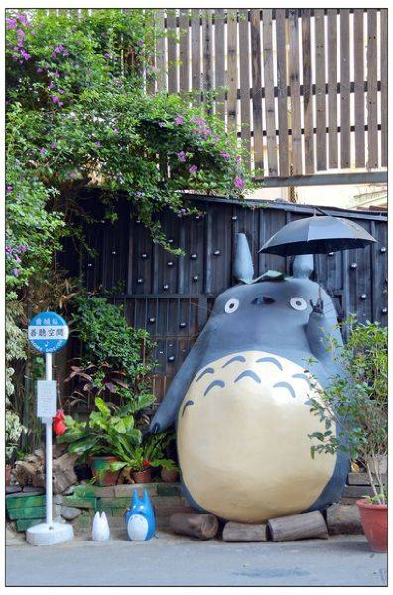 〈台中大里〉龍貓公車站