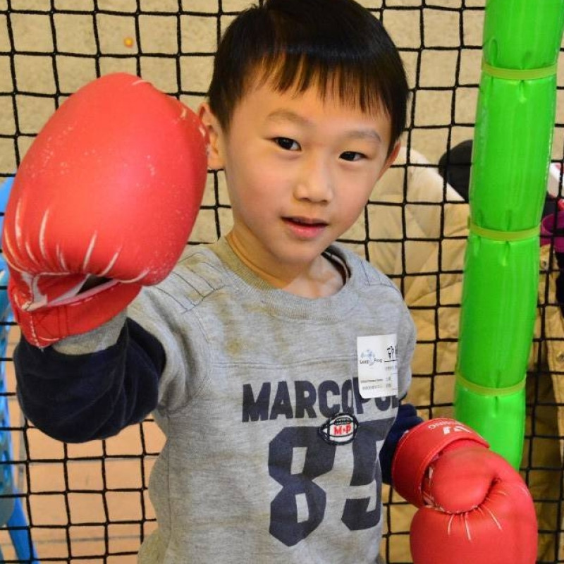 【公館。親子餐廳】 跳跳蛙健兒中心&親子餐廳 - 攀岩、氣墊滾輪、跳跳床、哥哥姐姐帶動唱，專屬孩童的建身房(文末有抽獎喔)