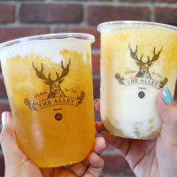 芒果控先搶這杯！鹿角巷限量推出「金芒椰奶鹿鹿」冰沙，漸層芒果椰奶冰沙全面搶攻IG打卡版面。