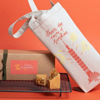 挑戰最夯101伴手禮稱號！微熱山丘聯手台北101推出「台北101 To Go限定帆布袋」鳳梨酥禮盒，再加碼送神秘耶誕禮物。