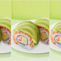 酪梨控這次要跟上！Magic Touch点爭鮮強勢推出「酪梨鮭魚卷」，超夯酪梨混搭日式鮭魚、煙燻牛肉搶攻酪梨控新歡。