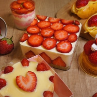 草莓麵包再加1！普諾麵包坊．忠孝店推出「銅板價」草莓系列商品，超過15款高顏值新鮮草莓烘焙、甜品。