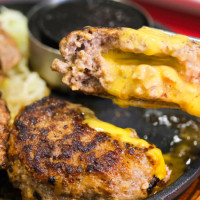 買一送一吃定了！日本人只吃這家「肉的長谷川」起司瀑布漢堡排來了，250元「日本漢堡排」衝台北東區吃。