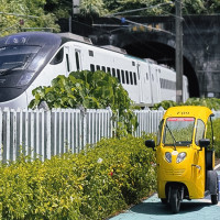 台灣也有泰國嘟嘟車！夏天再來碗石花凍挫冰，北海岸景點「舊草嶺隧道一日遊」海岸線超美超好拍。