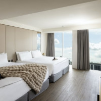 高雄新飯店！天成逸旅-舶寓高雄試營運限定雙人房平日3600元、四人房平日5200元起，玩高雄現在CP值最高。