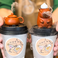 你的卡皮巴拉在噴煙！調酒、無酒精飲品都能選，西門町酒吧「沫調啤 More beer」再出新招，水豚控趕緊筆記。