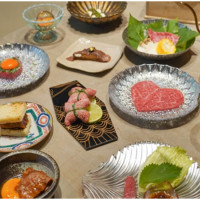 和牛Fine Dining饗宴！「樂軒十二牛庵」首創陽台包廂，「日幣套餐」集結 14道料理，可用日幣結帳。