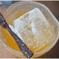 中環必去酒吧！COA冠軍調酒師操刀「The Savory Project」，推薦泰式牛肉沙拉調酒。