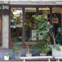 廢墟風台中咖啡廳！咖啡、調酒通通有「 Mountaintown Liming貓燙黎明」，每一隅都超好拍。