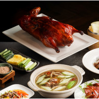 烤鴨買一送一！粵菜烤鴨餐廳「賀鴨郎」開幕限定，烤鴨港點買1送1。