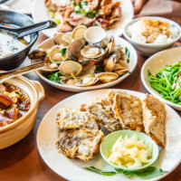 新北金山美食推薦7選！最強「加油站石頭火鍋」開店前就排爆，不只金山老街鴨肉必吃。