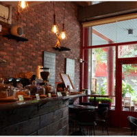 台中肉桂捲王者！NUNCHUK 拿翹咖啡 藏在勤美誠品巷弄的台中深夜咖啡廳，肉桂捲必吃！